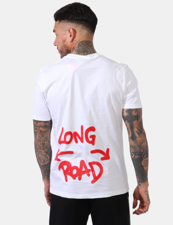 T-shirt Disclaimer Bianco - T-shirt su sfondo bianco con stampa logo brand nero sul fronte e big stampa logo brand in rosso