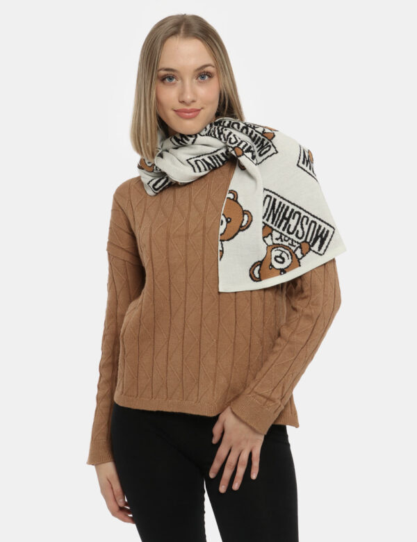 Sciarpa Moschino bianco/nero - COMPOSIZIONE E VESTIBILITÀ:50% lana 50% acrilica CONSIGLI DI STILE:Sciarpa in misto lana su b
