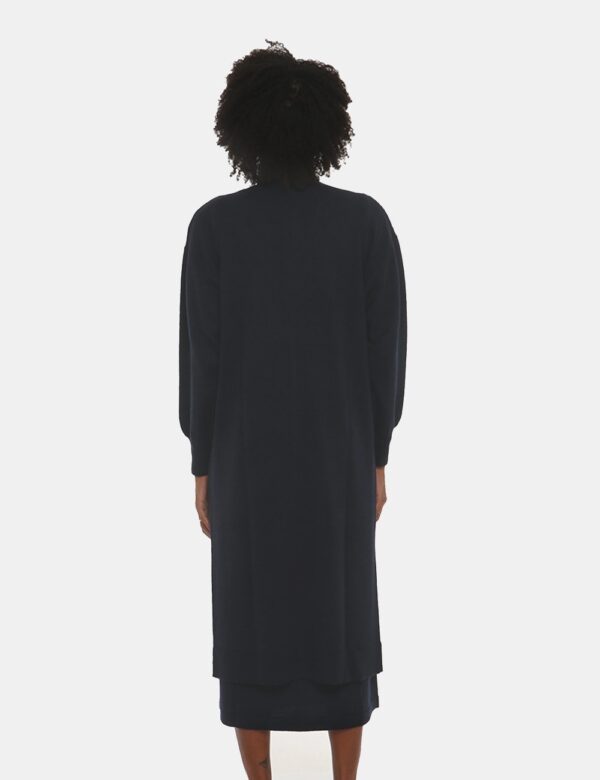 Maglia Maison du Cachemire a cardigan - 40% lana 30% viscosa 20% poliammide 10% cachemireLa modella indossa la taglia S e la