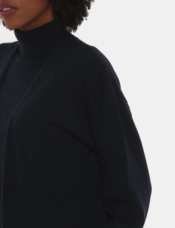 Maglia Maison du Cachemire a cardigan - 40% lana 30% viscosa 20% poliammide 10% cachemireLa modella indossa la taglia S e la