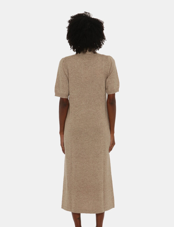 Vestito Maison Du Cachemire lungo a manica corta - 40% lana 30% viscosa 20% poliammide 10% cachemireLa modella indossa la ta