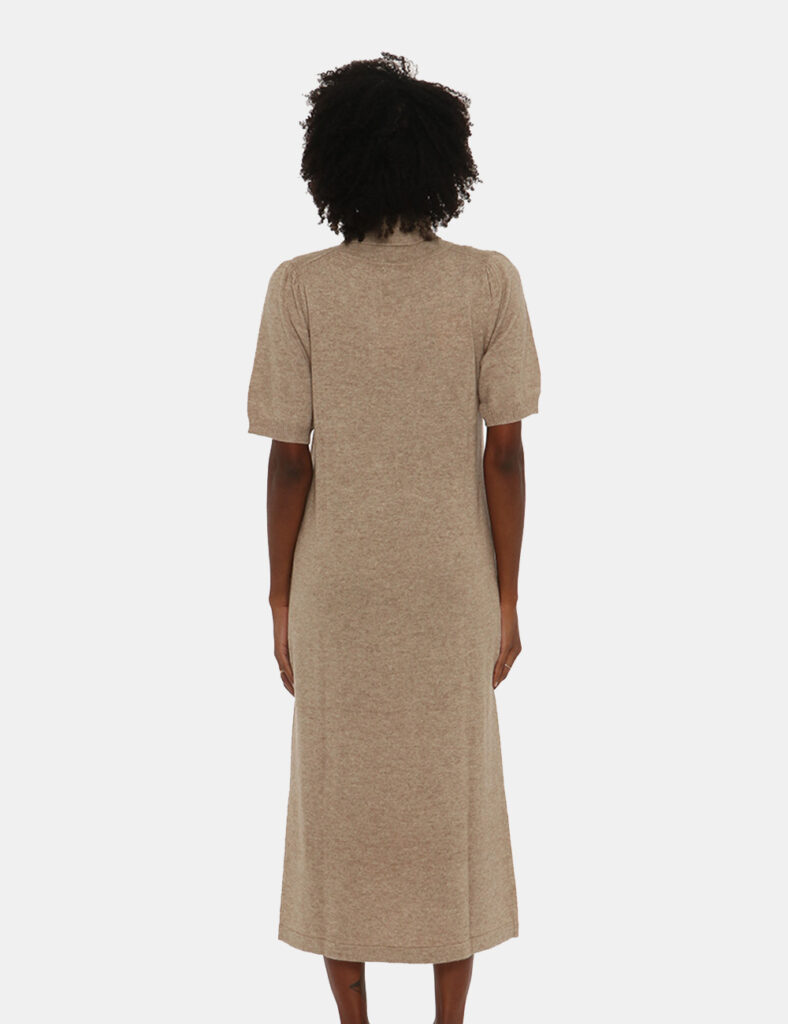 Vestito Maison Du Cachemire lungo a manica corta - 40% lana 30% viscosa 20% poliammide 10% cachemireLa modella indossa la ta