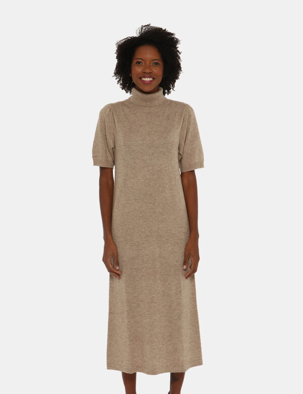 Vestito Maison Du Cachemire lungo a manica corta - 40% lana 30% viscosa 20% poliammide 10% cachemireLa modella indossa la ta