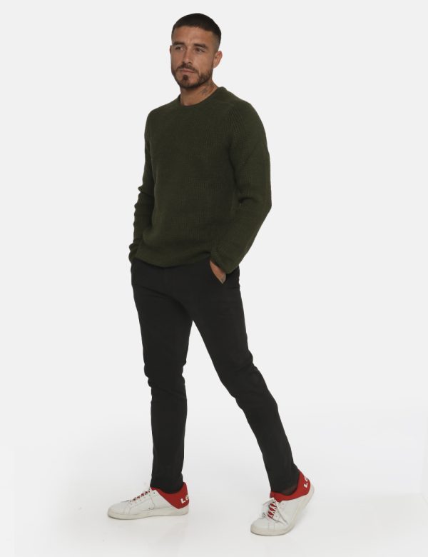 Pantalone Goha nero - COMPOSIZIONE E VESTIBILITÀ:98% cotone 2% elastaneIl modello è alto 178 cm e indossa la taglia 48. La v