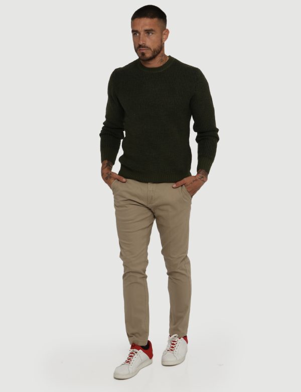 Pantalone Goha beige - COMPOSIZIONE E VESTIBILITÀ:98% cotone 2% elastaneIl modello è alto 178 cm e indossa la taglia 48. La