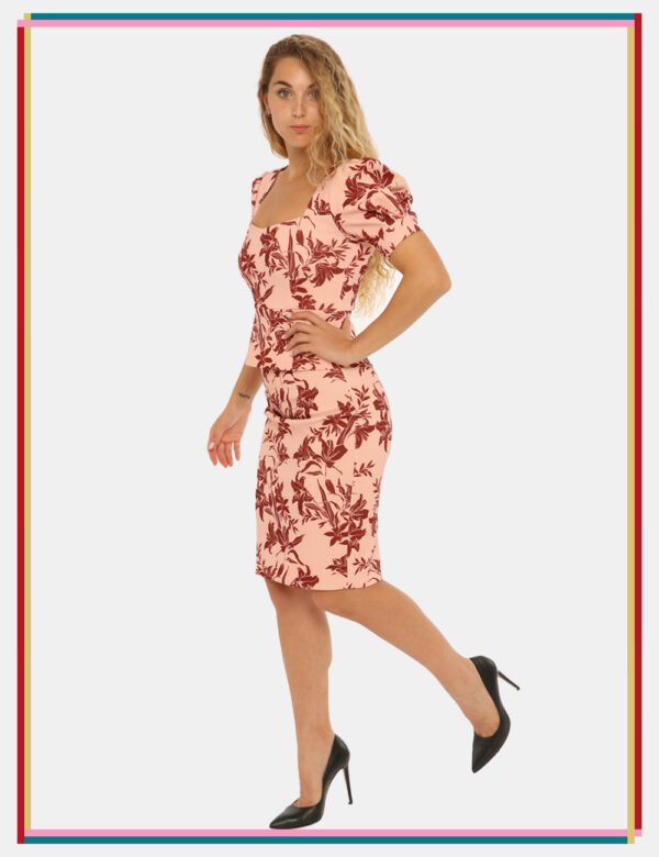 Gonna Guess by Marciano fantasia rosa - COMPOSIZIONE E VESTIBILITÀ:90% poliestere 10% elastaneLa modella è alta 170 cm e ind