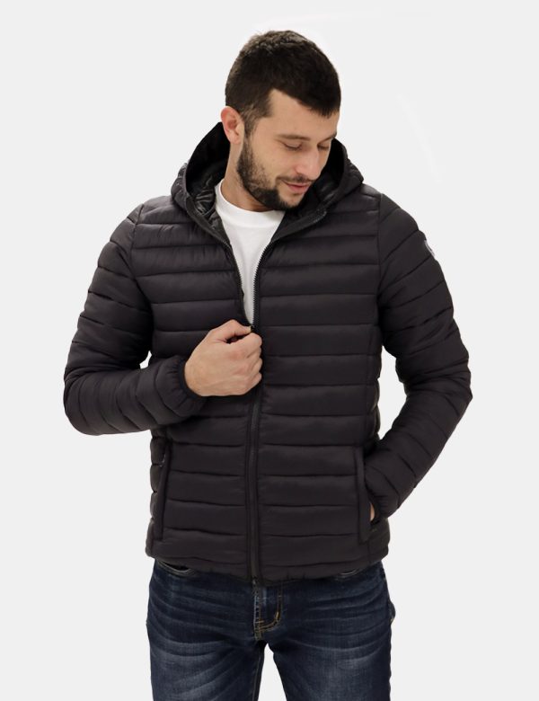 Piumino Invicta con cappuccio - Composizione esterna: 100% poliammide - imbottitura: 100% poliestereIl modello indossa la ta