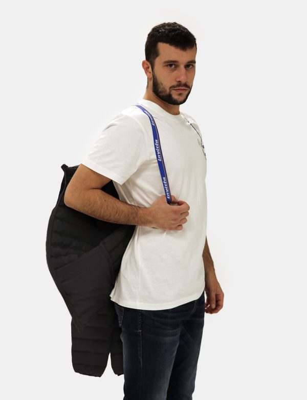 Piumino Invicta con cappuccio - Composizione esterna: 100% poliammide - imbottitura: 100% poliestereIl modello indossa la ta