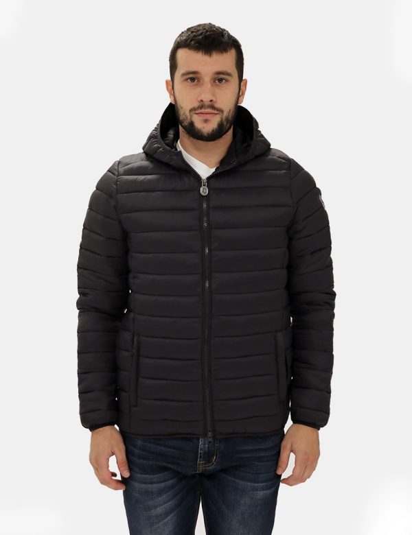 Piumino Invicta con cappuccio - Composizione esterna: 100% poliammide - imbottitura: 100% poliestereIl modello indossa la ta
