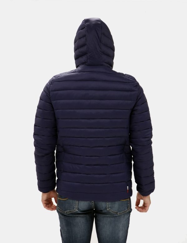 Piumino Invicta con cappuccio - Composizione esterna: 100% poliammide - imbottitura: 100% poliestereIl modello indossa la ta