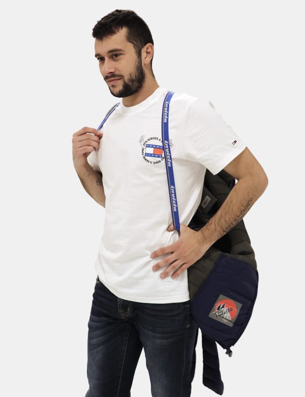Piumino Invicta con cappuccio - Composizione esterna: 100% poliammide - imbottitura: 100% poliestereIl modello indossa la ta