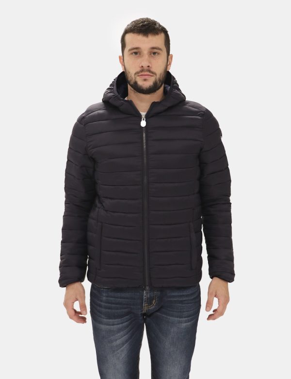 Piumino Invicta con cappuccio - Composizione esterna: 100% poliammide - imbottitura: 100% poliestereIl modello indossa la ta
