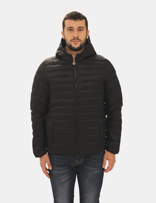 Piumino Invicta con cappuccio - Composizione esterna: 100% poliammide - imbottitura: 100% poliestereIl modello indossa la ta