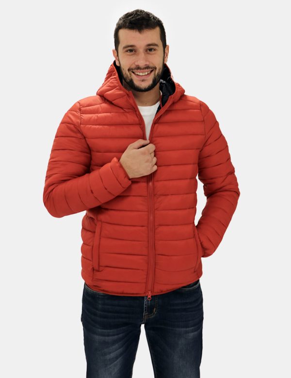 Piumino Invicta con cappuccio - Composizione esterna: 100% poliammide - imbottitura: 100% poliestereIl modello indossa la ta