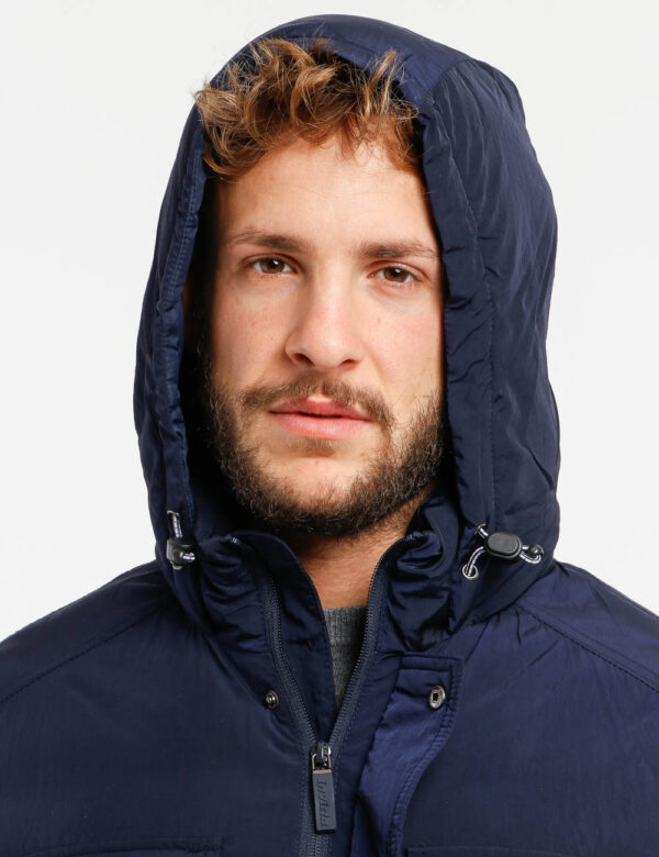 Piumino Invicta con tasche - Esterno: 100% poliestere - Fodera: 100% poliammide - Imbottitura: 100% poliestereIl modello ind