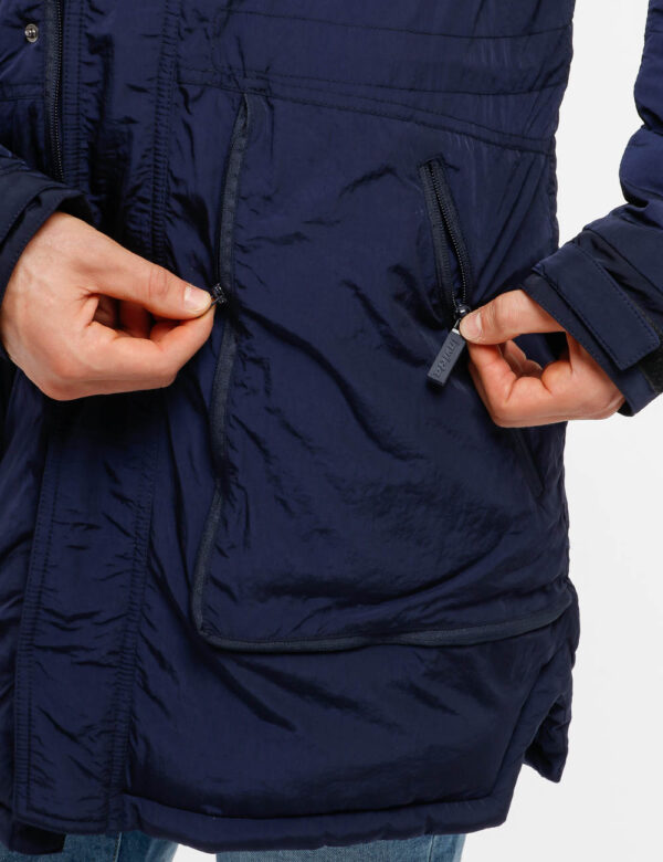 Piumino Invicta con tasche - Esterno: 100% poliestere - Fodera: 100% poliammide - Imbottitura: 100% poliestereIl modello ind