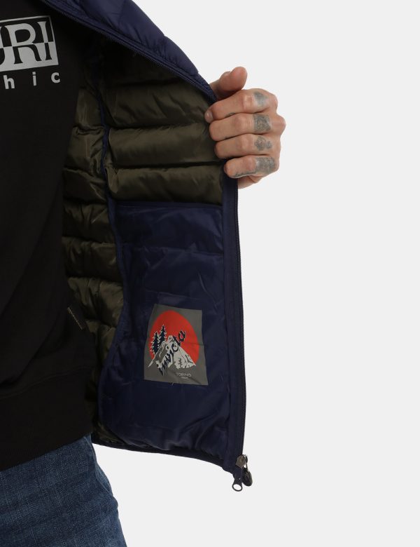 Piumino Invicasmaicato - Composizione esterna: 100% poliammide - imbottitura: 100% poliestereIl modello indossa la taglia L
