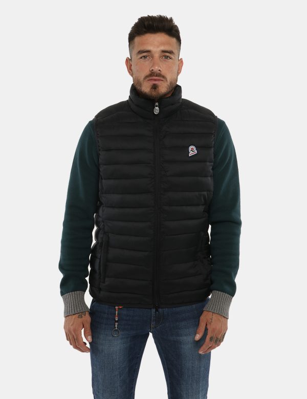 Piumino Invicta smanicato - Composizione esterna: 100% poliammide - imbottitura: 100% poliestereIl modello indossa la taglia