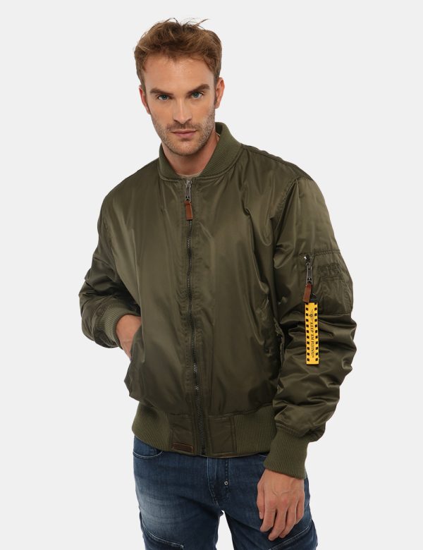 Giacca Guess con tasche - 100% poliestereIl modello indossa la taglia L ed è alto 184 cm e la vestibilità è regolare. Spall