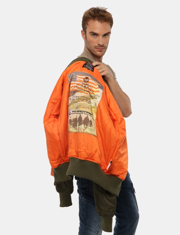 Giacca Guess con tasche - 100% poliestereIl modello indossa la taglia L ed è alto 184 cm e la vestibilità è regolare. Spall