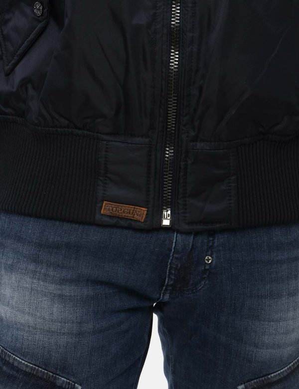 Giacca Guess con tasche - 100% poliestereIl modello indossa la taglia L ed è alto 184 cm e la vestibilità è regolare. Spall