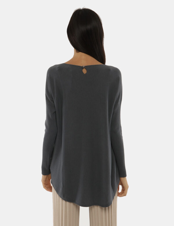 Maglia Rue de Clerie con scollo a barchetta - 65% viscosa 35% poliammide La modella indossa la taglia S e la vestibilità del