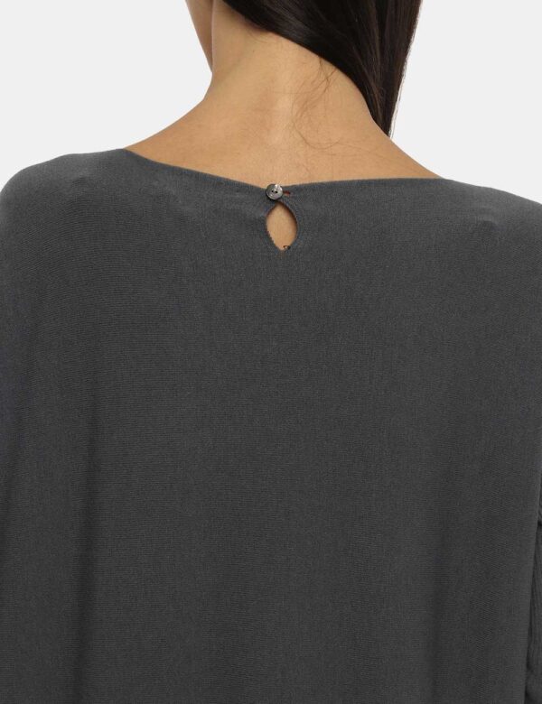 Maglia Rue de Clerie con scollo a barchetta - 65% viscosa 35% poliammide La modella indossa la taglia S e la vestibilità del