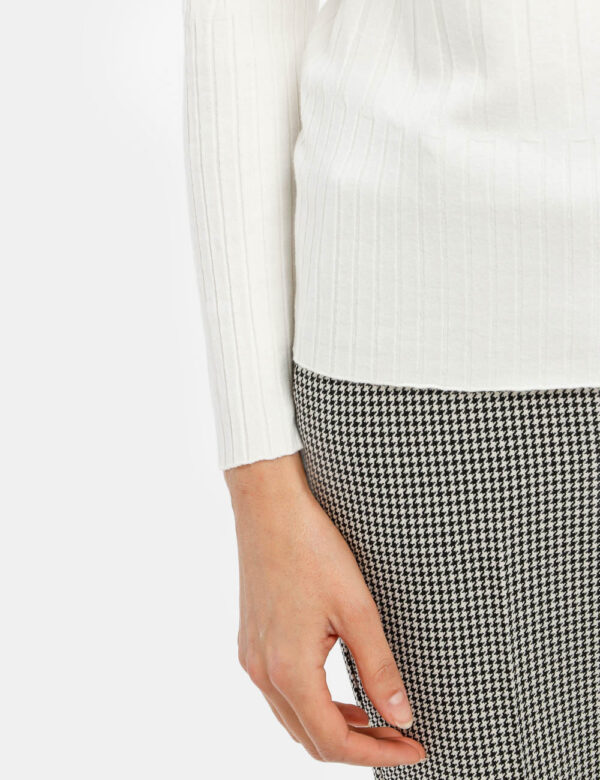 Maglione Rue De Clerie a coste - 65% viscosa 35% poliammideLa modella indossa la taglia SM ed è alta 178 cm e la vestibilità