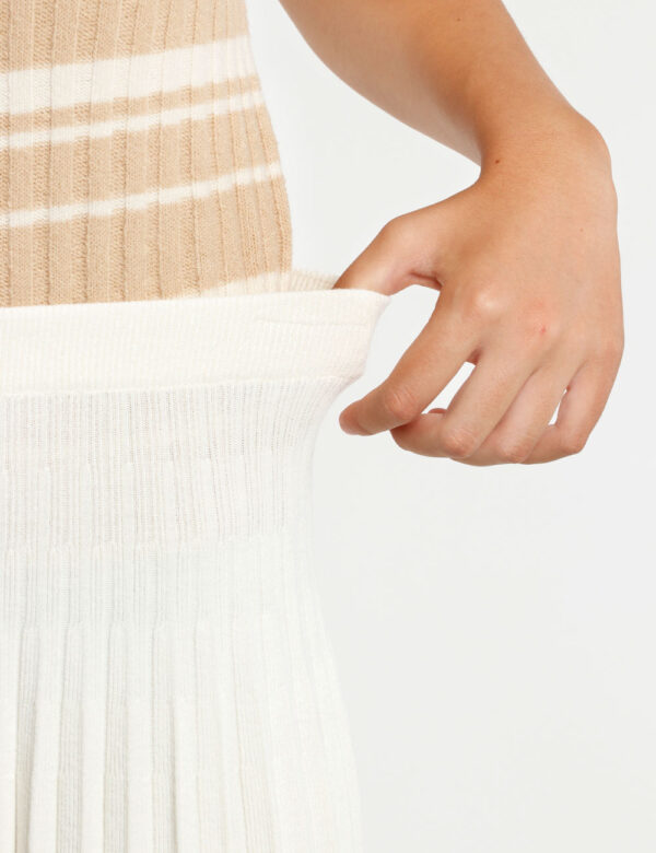 Gonna Rue De Clerie in maglia - 65% viscosa 35% poliammideLa modella indossa la taglia SM ed è alta 178 cm e la vestibilità
