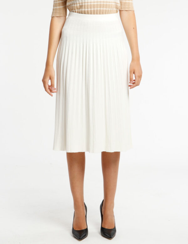 Gonna Rue De Clerie in maglia - 65% viscosa 35% poliammideLa modella indossa la taglia SM ed è alta 178 cm e la vestibilità