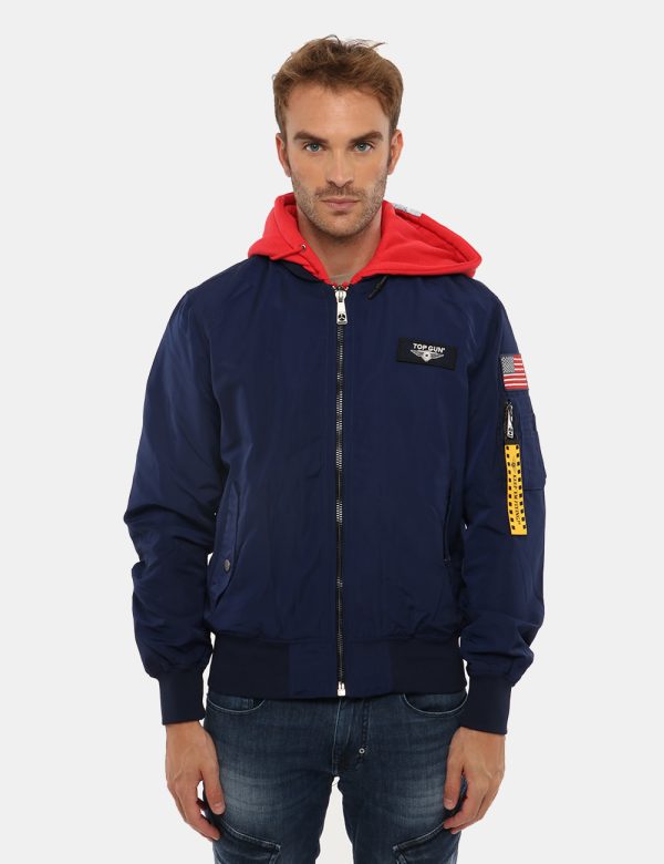 Giacca Top Gun con cappuccio - Esterno: 100% poliestere - Fodera: 100% poliestereIl modello indossa la taglia L ed è alto 1