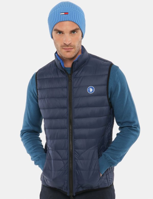 Gilet U.S. Polo Assn. double face - Tessuto 1: 100% poliestere - Tesuto 2: 100% poliestereIl modello indossa la taglia 48 ed