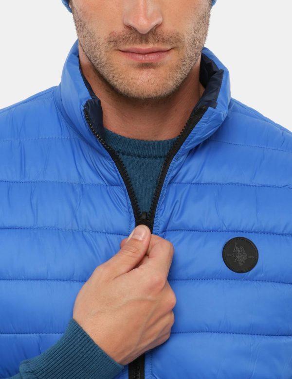 Gilet U.S. Polo Assn. double face - Tessuto 1: 100% poliestere - Tesuto 2: 100% poliestereIl modello indossa la taglia 48 ed