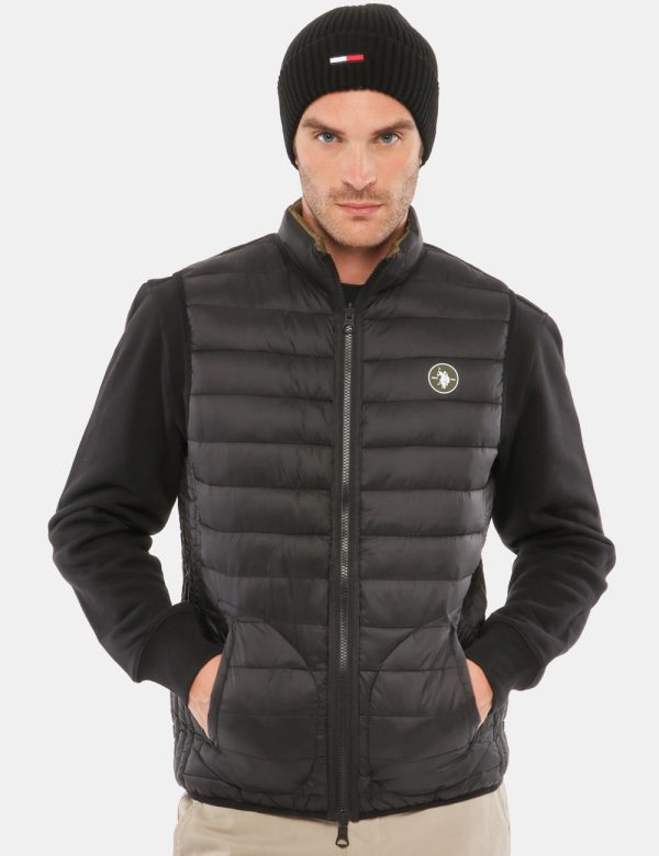 Gilet U.S. Polo Assn. double face - Tessuto 1: 100% poliestere - Tesuto 2: 100% poliestereIl modello indossa la taglia 48 ed