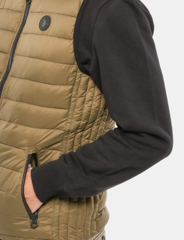 Gilet U.S. Polo Assn. double face - Tessuto 1: 100% poliestere - Tesuto 2: 100% poliestereIl modello indossa la taglia 48 ed