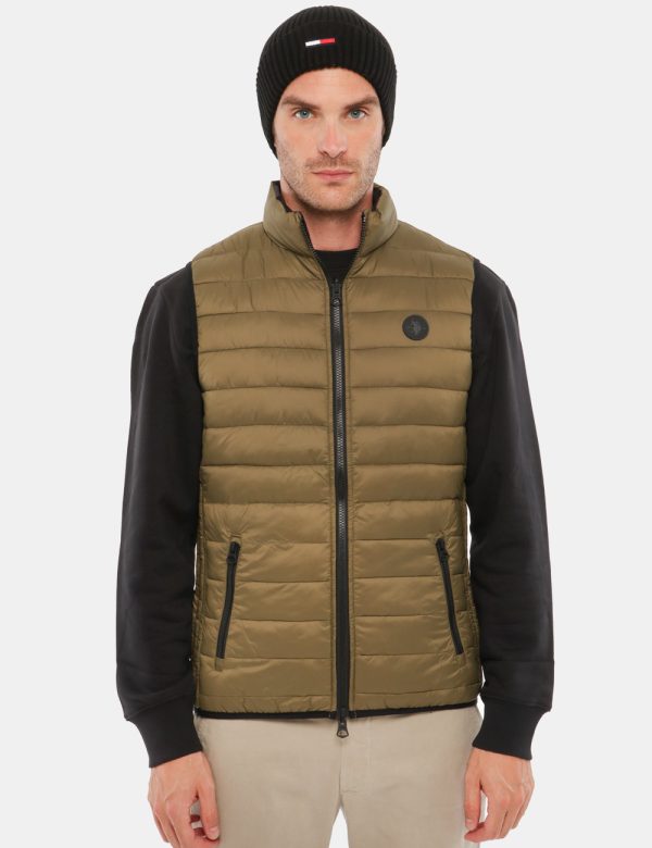 Gilet U.S. Polo Assn. double face - Tessuto 1: 100% poliestere - Tesuto 2: 100% poliestereIl modello indossa la taglia 48 ed