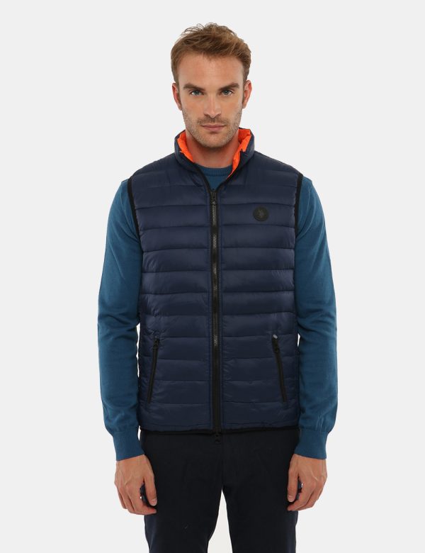 Gilet U.S. Polo Assn. double face - Tessuto 1: 100% poliestere - Tesuto 2: 100% poliestereIl modello indossa la taglia 48 ed