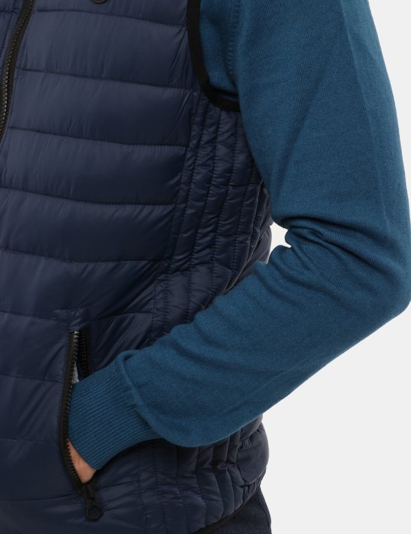 Gilet U.S. Polo Assn. double face - Tessuto 1: 100% poliestere - Tesuto 2: 100% poliestereIl modello indossa la taglia 48 ed