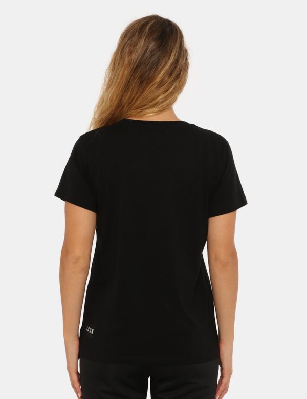 T-shirt Icon nero - COMPOSIZIONE E VESTIBILITÀ:100% cotoneLa modella è alta 170 cm e indossa la taglia S. La vestibilità del