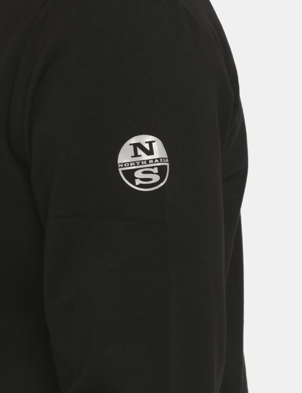 Felpa North Sails nero - COMPOSIZIONE E VESTIBILITÀ:60% viscosa 35% nylon 5% elastanIl modello è alto 178 cm e indossa la ta