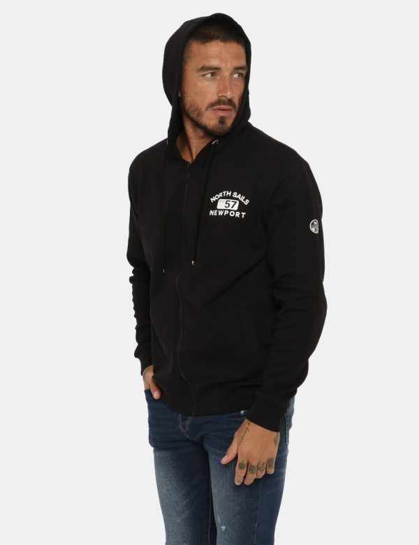 Felpa North Sails nero - COMPOSIZIONE E VESTIBILITÀ:90% cotone 20% poliestereIl modello è alto 178 cm e indossa la taglia M.