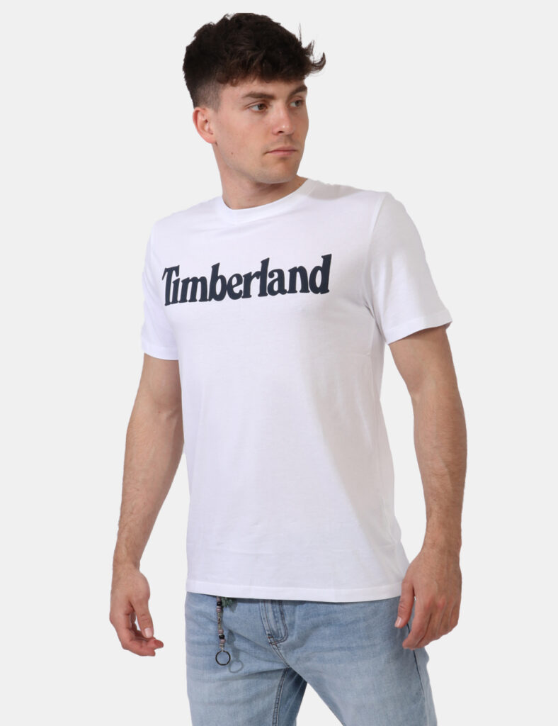 T-shirt Timberland Bianco - T-shirt in total bianco con stampa centrale logo brand nero. La vestibilità è morbida e regolare