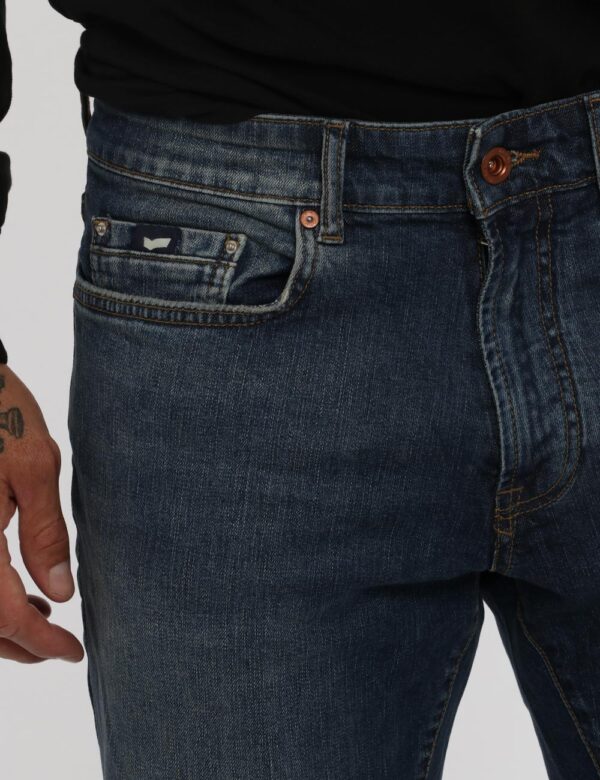 Jeans Gas blu denim - COMPOSIZIONE E VESTIBILITÀ:99% cotone 1% elastaneIl modello è alto 178 cm e indossa la taglia 32 US co