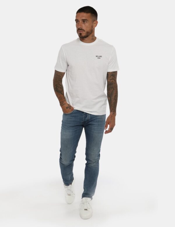 Jeans Gas blu denim - COMPOSIZIONE E VESTIBILITÀ:99% cotone 1% elastaneIl modello è alto 178 cm e indossa la taglia 32 US co