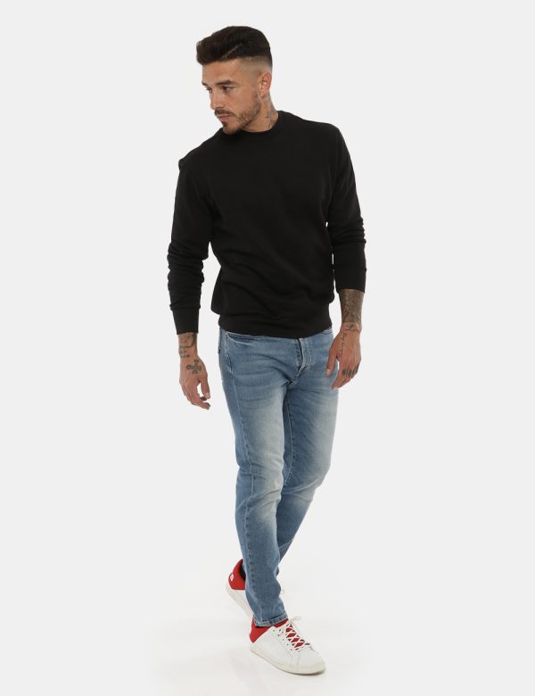 Jeans GAS a gamba dritta - 98% cotone 2% elastanIl modello indossa la taglia 32 e la vestibilità del capo è regolare. 98% co
