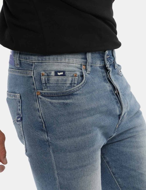 Jeans GAS a gamba dritta - 98% cotone 2% elastanIl modello indossa la taglia 32 e la vestibilità del capo è regolare. 98% co