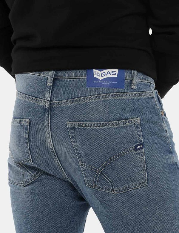 Jeans GAS a gamba dritta - 98% cotone 2% elastanIl modello indossa la taglia 32 e la vestibilità del capo è regolare. 98% co