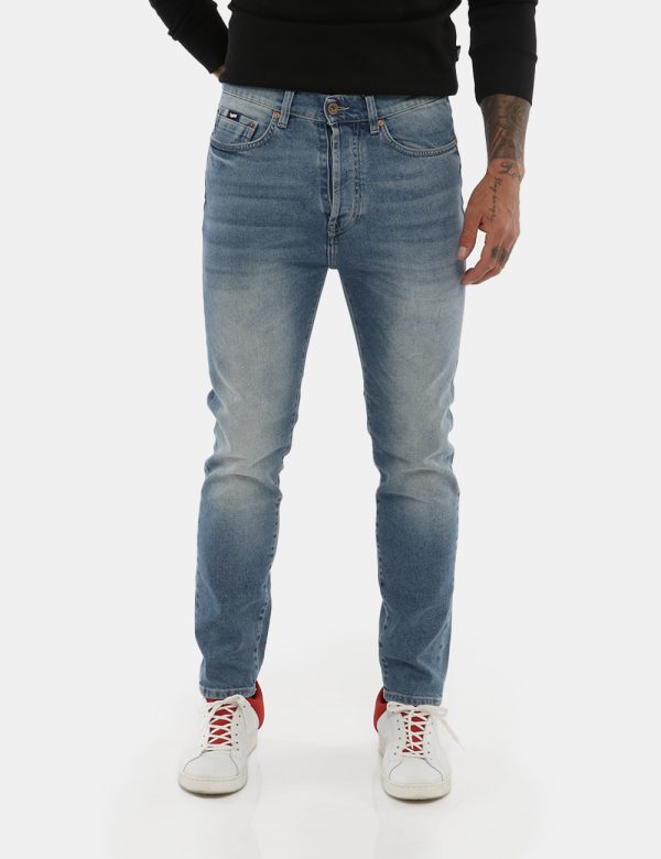 Jeans GAS a gamba dritta - 98% cotone 2% elastanIl modello indossa la taglia 32 e la vestibilità del capo è regolare. 98% co