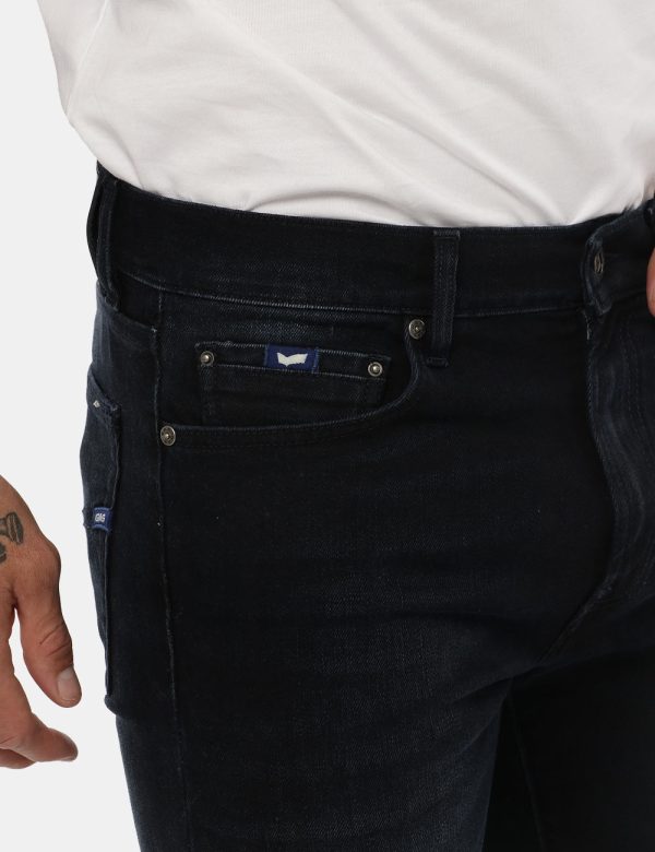 Jeans GAS a gamba dritta - 93% cotone 5% elastomultiestere 2% elastanIl modello indossa la taglia 32 e la vestibilità del ca