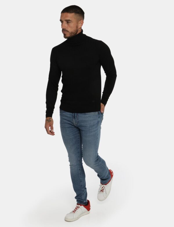 Jeans Gas blu denim - COMPOSIZIONE E VESTIBILITÀ:95% cotone 5% poliestere 2% elastaneIl modello è alto 178 cm e indossa la t